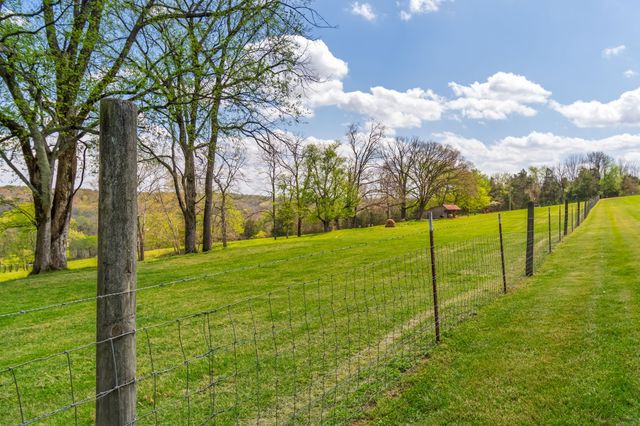 5123 Steam Mill Hollow Rd, Williamsport, TN 38487