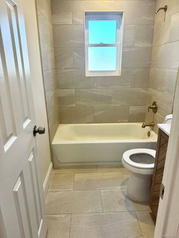 31 Perry Lane, Wheatley Heights, NY 11798