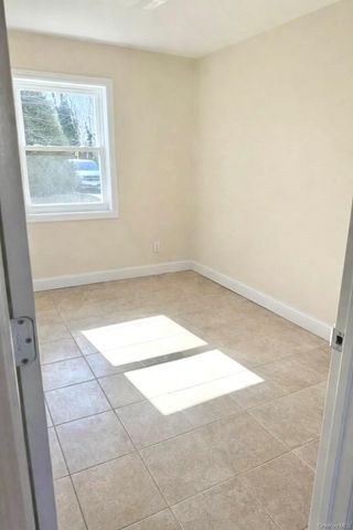 31 Perry Lane, Wheatley Heights, NY 11798