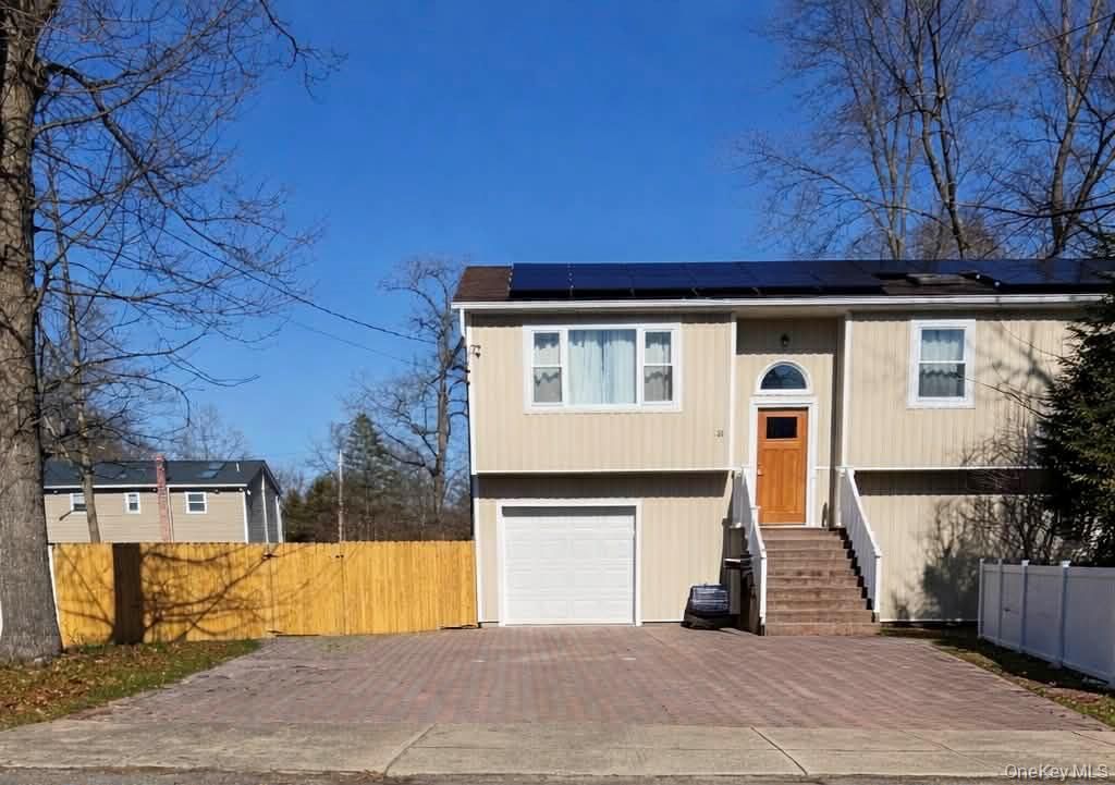 31 Perry Lane, Wheatley Heights, NY 11798