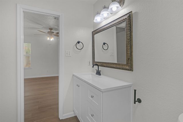 6008 King William Drive, Arlington, TX 76018