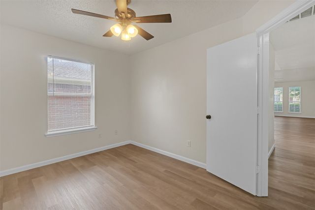 6008 King William Drive, Arlington, TX 76018