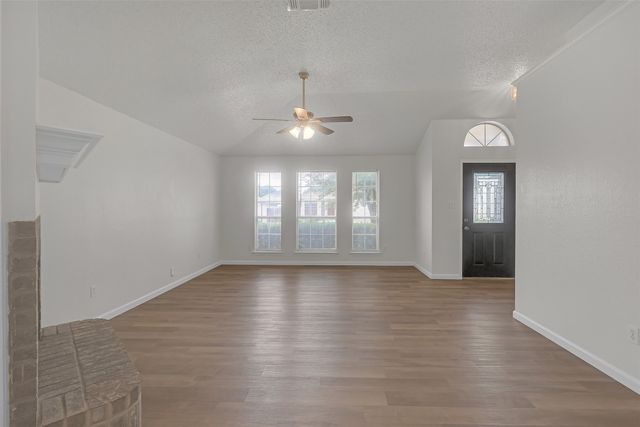 6008 King William Drive, Arlington, TX 76018