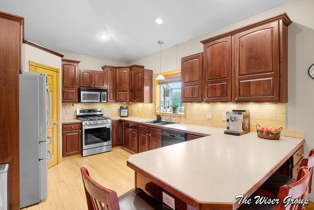 5595 Fieldstone Drive SW, Wyoming, MI 49418