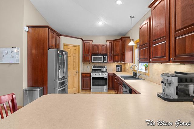 5595 Fieldstone Drive SW, Wyoming, MI 49418