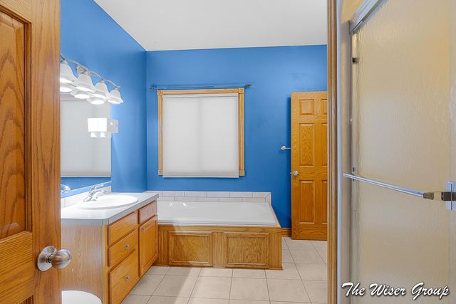 5595 Fieldstone Drive SW, Wyoming, MI 49418