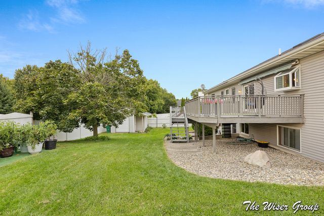 5595 Fieldstone Drive SW, Wyoming, MI 49418