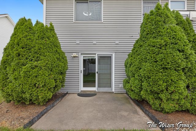 5595 Fieldstone Drive SW, Wyoming, MI 49418