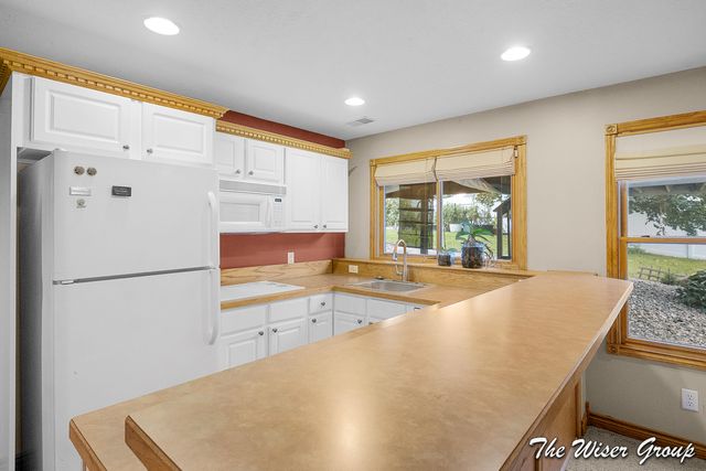 5595 Fieldstone Drive SW, Wyoming, MI 49418