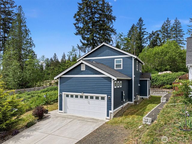 61 E BRADY Loop, Allyn, WA 98524