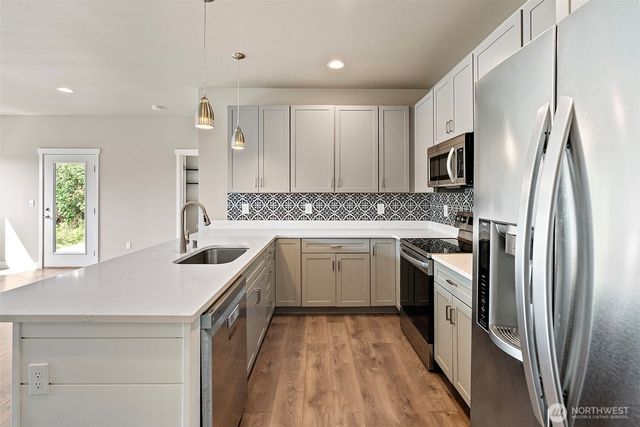 61 E BRADY Loop, Allyn, WA 98524