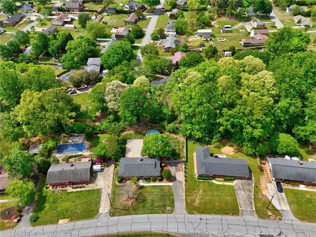 323 Pinehurst Drive, Mauldin, SC 29662