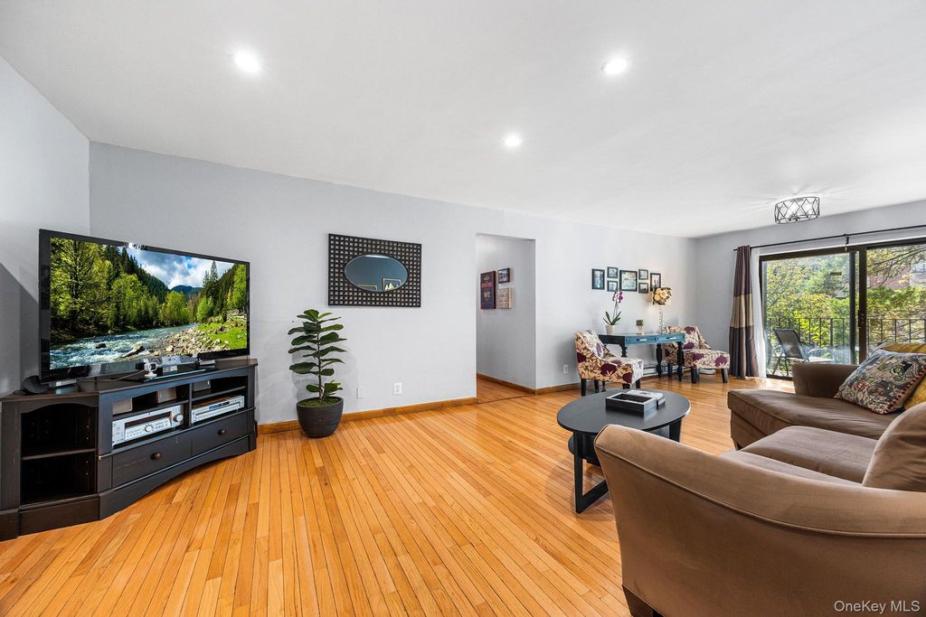 111 Dehaven Drive 127, Yonkers, NY 10703 — photo 4