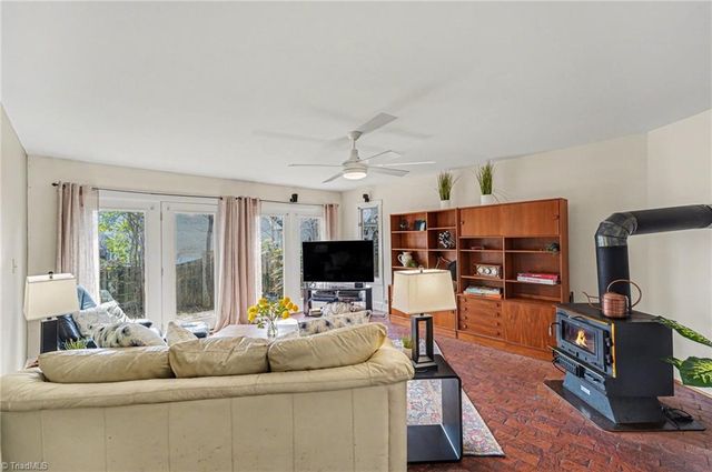 2902 Crossfield Drive, Greensboro, NC 27408