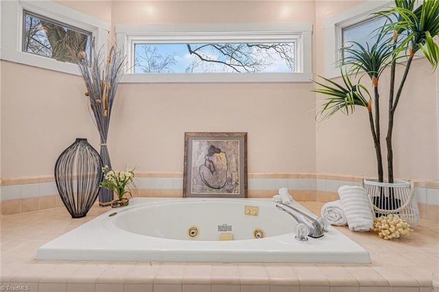 2902 Crossfield Drive, Greensboro, NC 27408