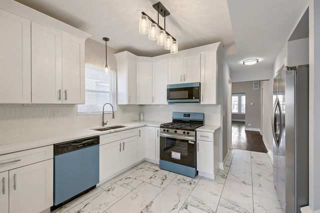 7522 S Carpenter Street, Chicago, IL 60620