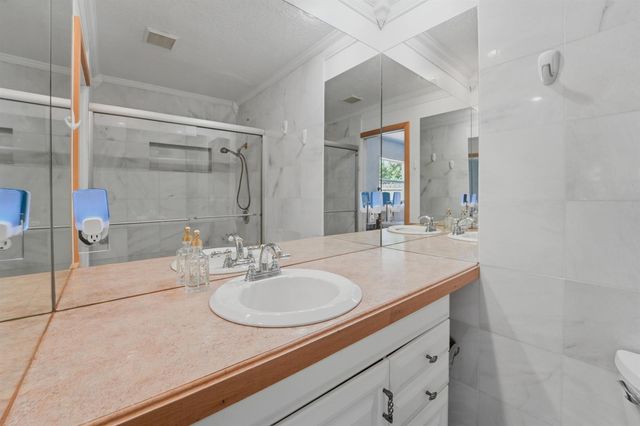8645 SE Alabama Place, Hobe Sound, FL 33455