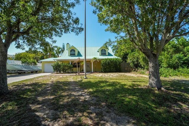 8645 SE Alabama Place, Hobe Sound, FL 33455