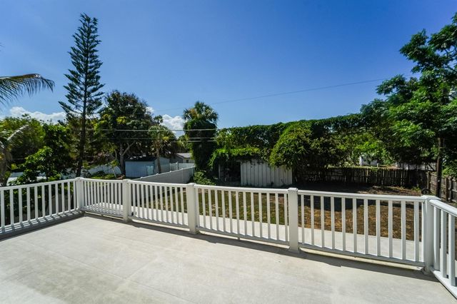 8645 SE Alabama Place, Hobe Sound, FL 33455