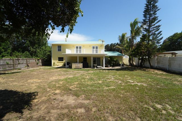 8645 SE Alabama Place, Hobe Sound, FL 33455