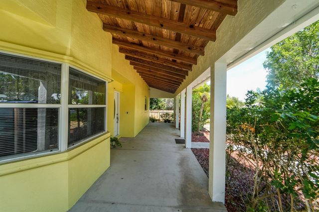 8645 SE Alabama Place, Hobe Sound, FL 33455
