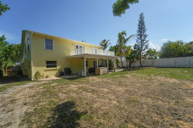8645 SE Alabama Place, Hobe Sound, FL 33455