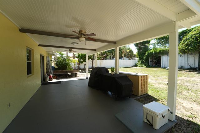 8645 SE Alabama Place, Hobe Sound, FL 33455