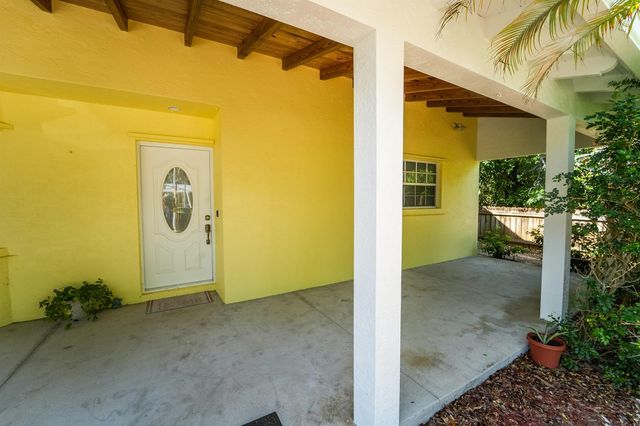 8645 SE Alabama Place, Hobe Sound, FL 33455