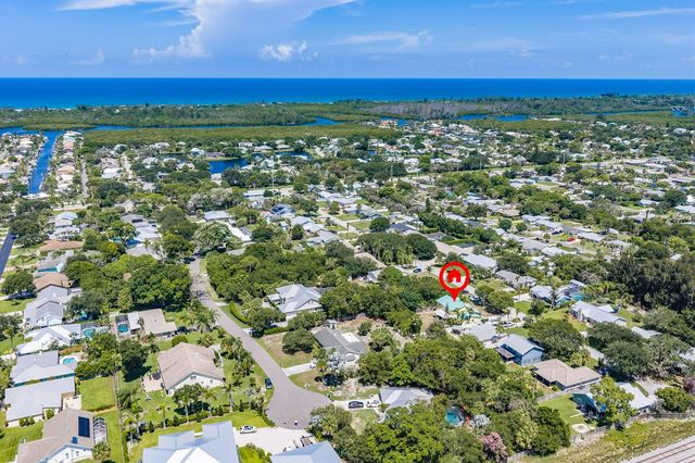 8645 SE Alabama Place, Hobe Sound, FL 33455