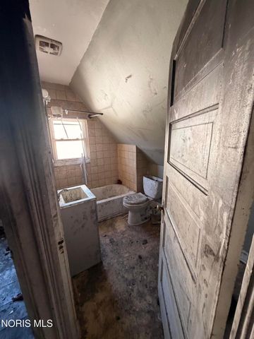 445 Hiett Avenue, Toledo, OH 43609