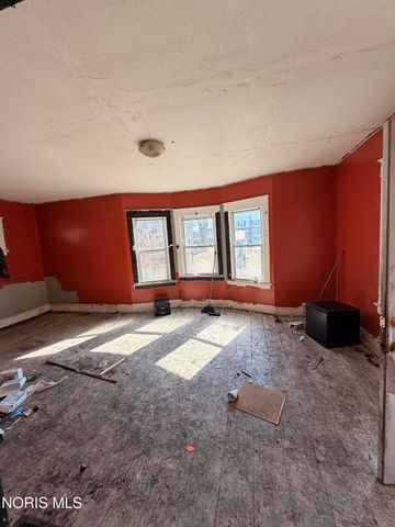 445 Hiett Avenue, Toledo, OH 43609