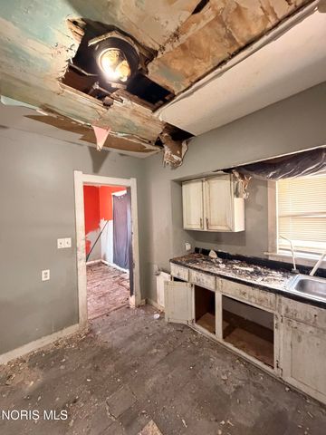 445 Hiett Avenue, Toledo, OH 43609