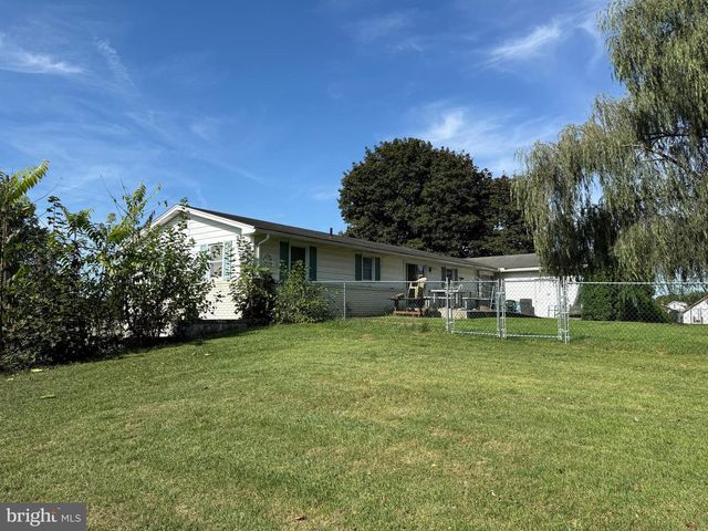 19 MIDDLE SPRING RD, Shippensburg, PA 17257