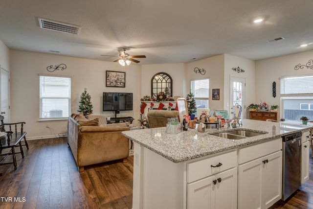 5581 Wildlife Circle, Piney Flats, TN 37686