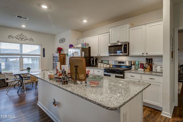 5581 Wildlife Circle, Piney Flats, TN 37686