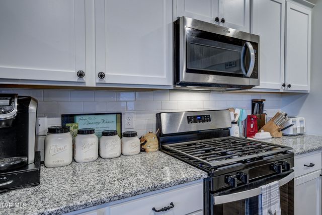 5581 Wildlife Circle, Piney Flats, TN 37686