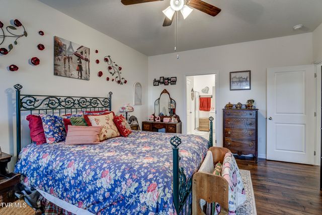 5581 Wildlife Circle, Piney Flats, TN 37686