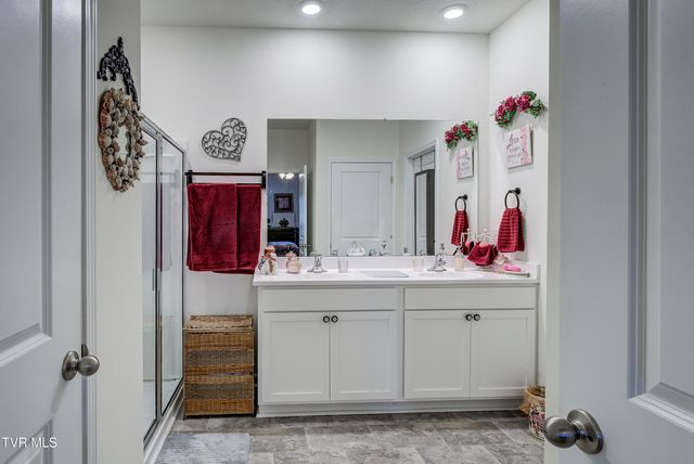 5581 Wildlife Circle, Piney Flats, TN 37686