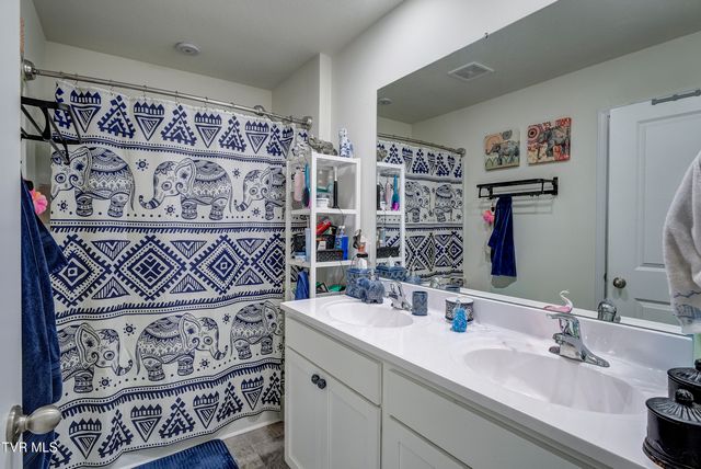 5581 Wildlife Circle, Piney Flats, TN 37686