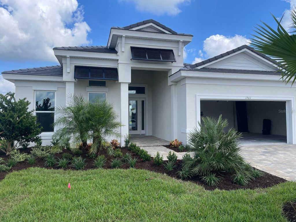Image 1 of property listing at 1561 LAKE BANK LANE, Deland, FL 32724