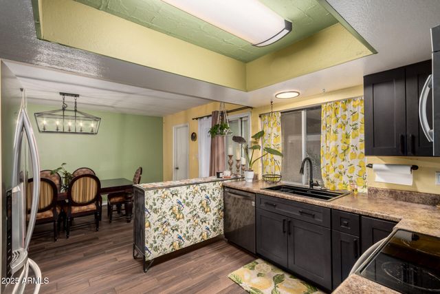 3926 W GLENAIRE Drive, Phoenix, AZ 85053