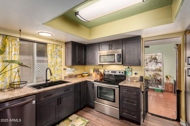 3926 W GLENAIRE Drive, Phoenix, AZ 85053