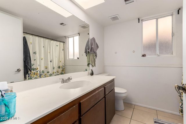 3926 W GLENAIRE Drive, Phoenix, AZ 85053