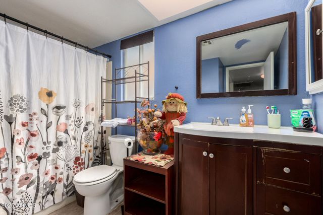 3926 W GLENAIRE Drive, Phoenix, AZ 85053