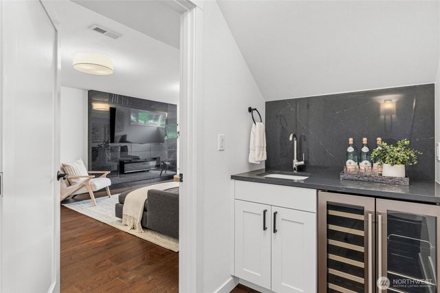 4105 96th Avenue SE, Mercer Island, WA 98040