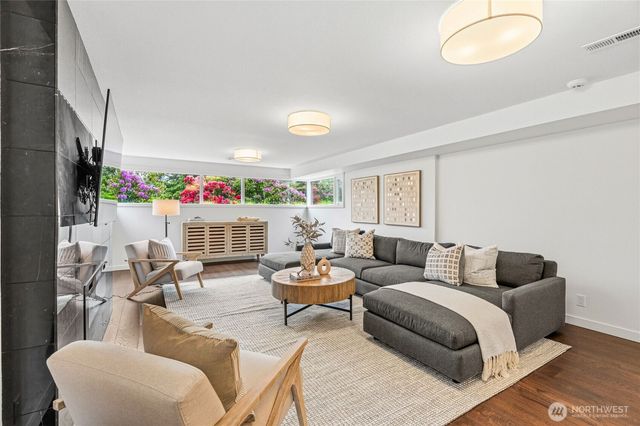4105 96th Avenue SE, Mercer Island, WA 98040