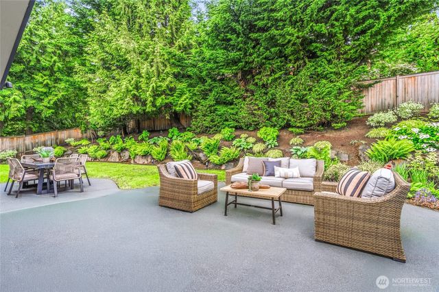 4105 96th Avenue SE, Mercer Island, WA 98040
