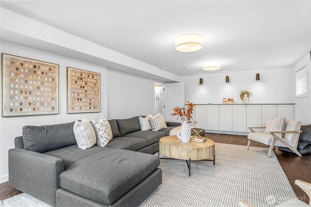 4105 96th Avenue SE, Mercer Island, WA 98040