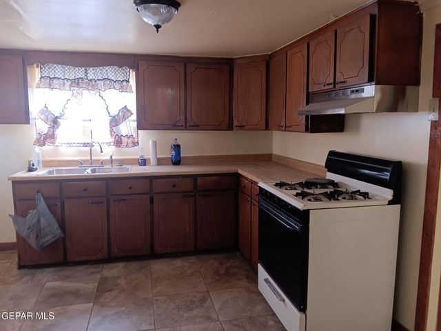 234 NE G Avenue, Fabens, TX 79838