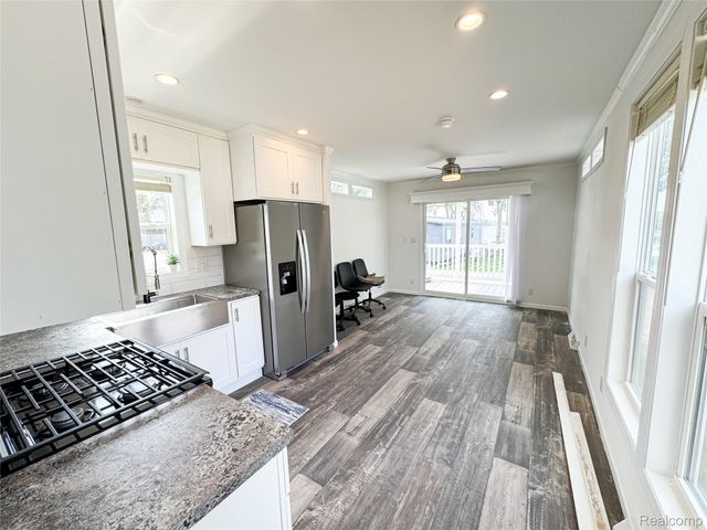 24 Sunset Lane, Fenton Charter Township, MI 48430